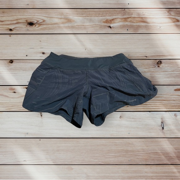 Brooks Chaser Running Shorts 3” with Liner Size Medium Black and Gray Pattern - Picture 3 of 6